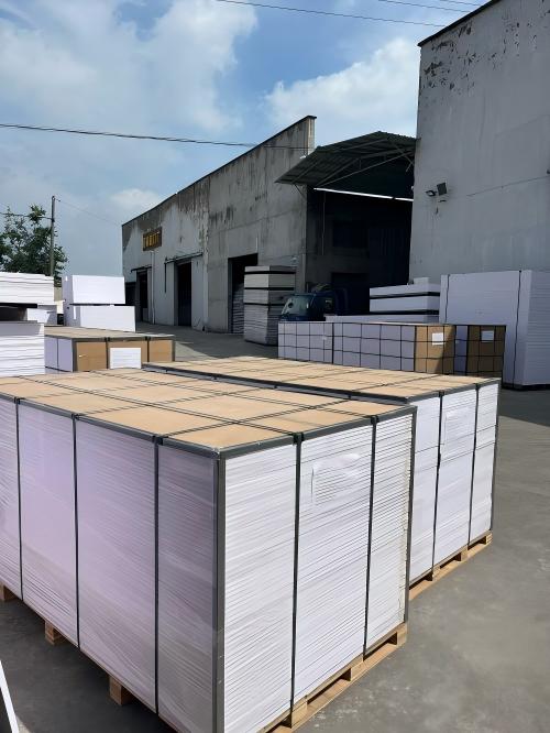 PVC foam packing and loading--500x666 (1).jpg